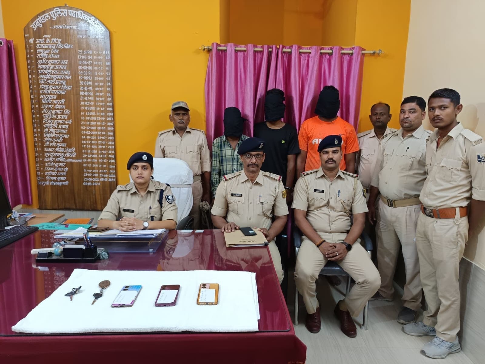 विभूतिपुर में लूट की घटना में संलिप्त तीन बदमाश गिरफ्तार