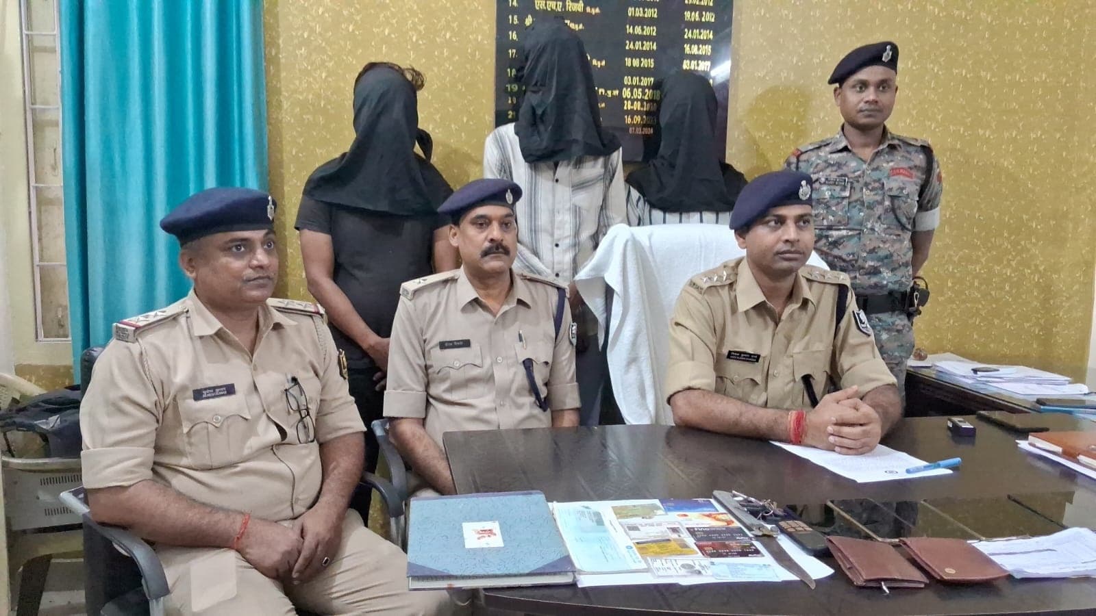 सीएसपी संचालक से लूट मामले में दो नाबालिग समेत पांच गिरफ्तार