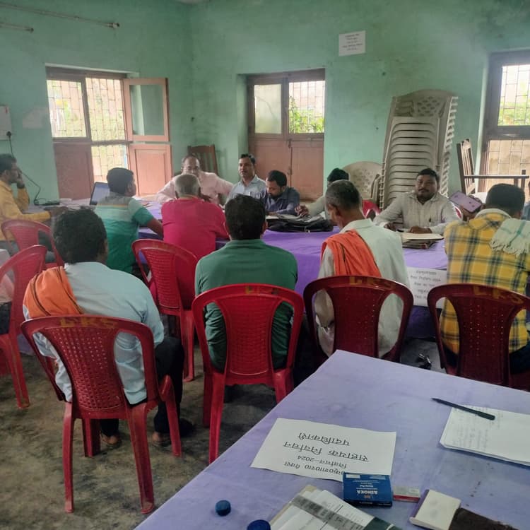 Darbhanga News: अध्यक्ष पद के लिए एक व आधा दर्जन अभ्यर्थियों ने सदस्य पद के लिए भरा पर्चा