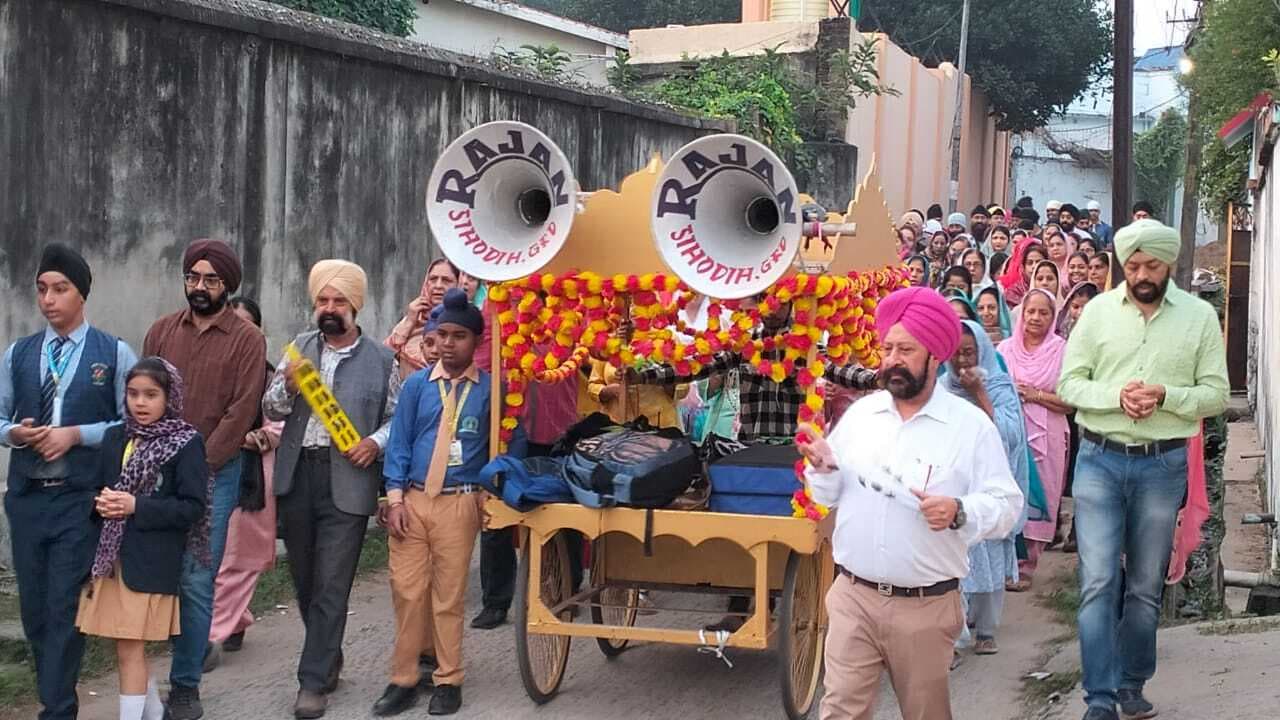 Prakash Parv: नानक नाम जपत सुख पावा... कीर्तन से माहौल भक्तिमय