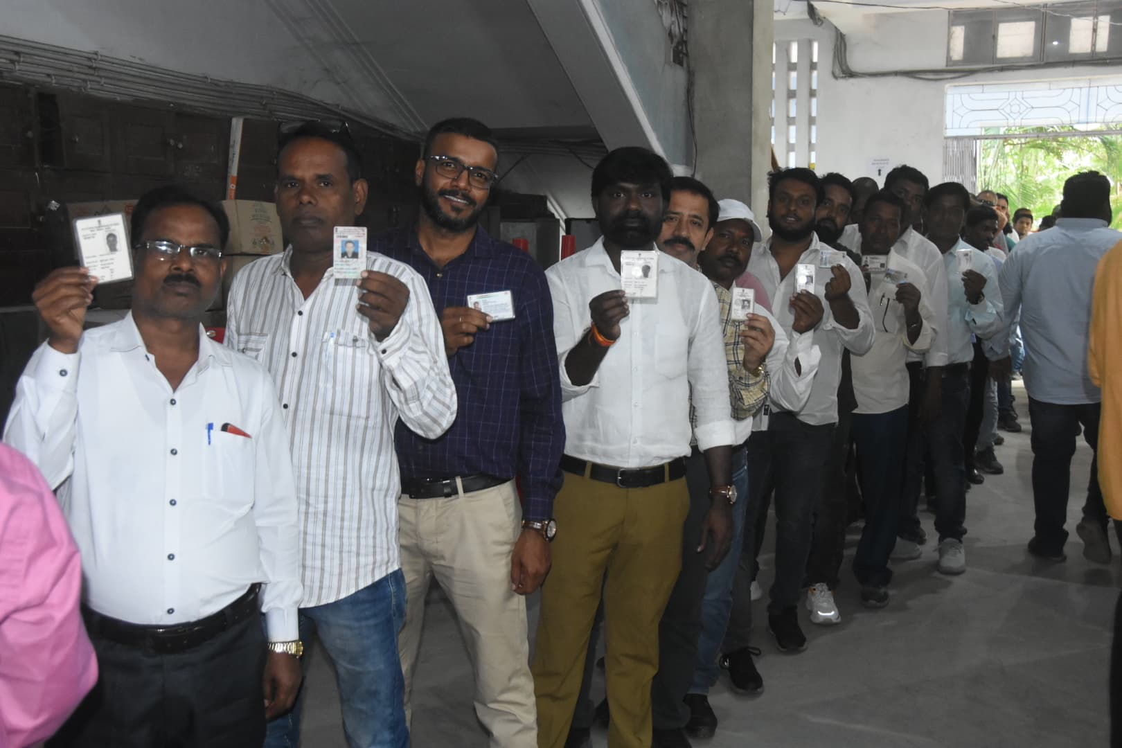 dhanbadnews: मास्टर ट्रेनर समेत कई ने पोस्टल बैलेट से मतदान किया