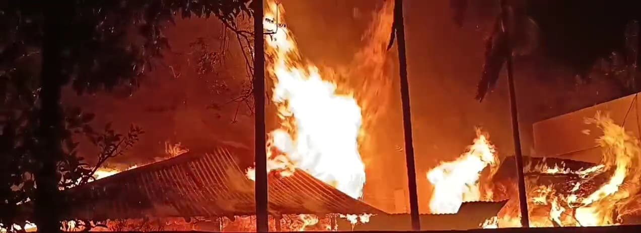 निजी स्कूल में सुबह चार बजे लगी आग, 15 लाख की क्षति