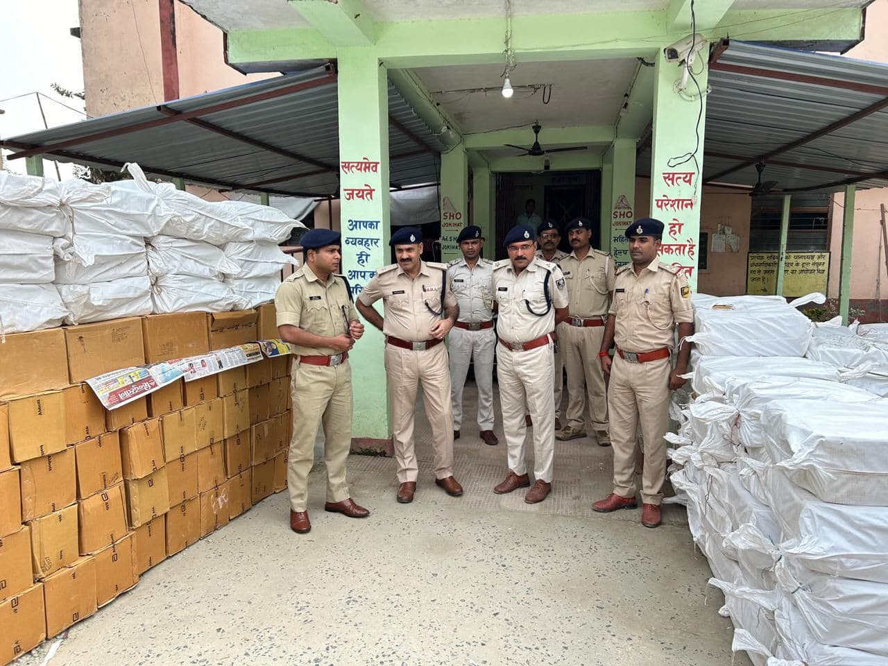 45 हजार आठ सौ बोतल नशीली दवाई के साथ तीन गिरफ्तार