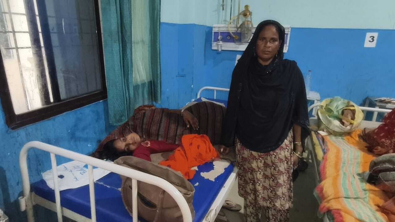 एम्बुलेंस के लिए डायल 102 पर कॉल करते रहे परिजन, ई रिक्सा पर ही प्रसव पीड़िता का हो गया प्रसव, नवजात की मौत
