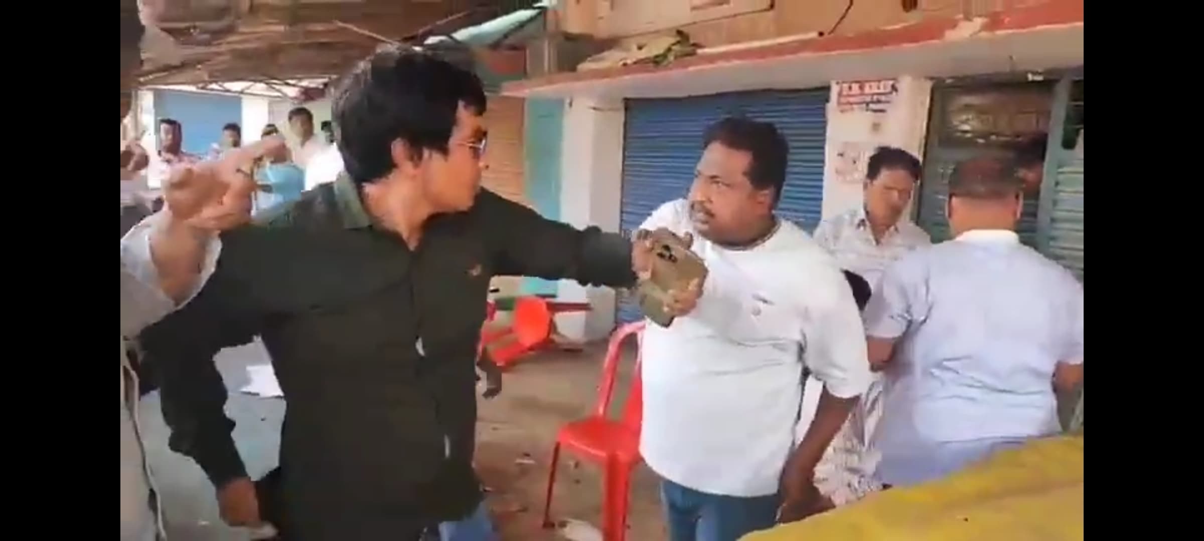 Jamshedpur News : जमशेदपुर पश्चिमी में छिटपुट घटना को छोड़ शांतिपूर्ण हुआ मतदान