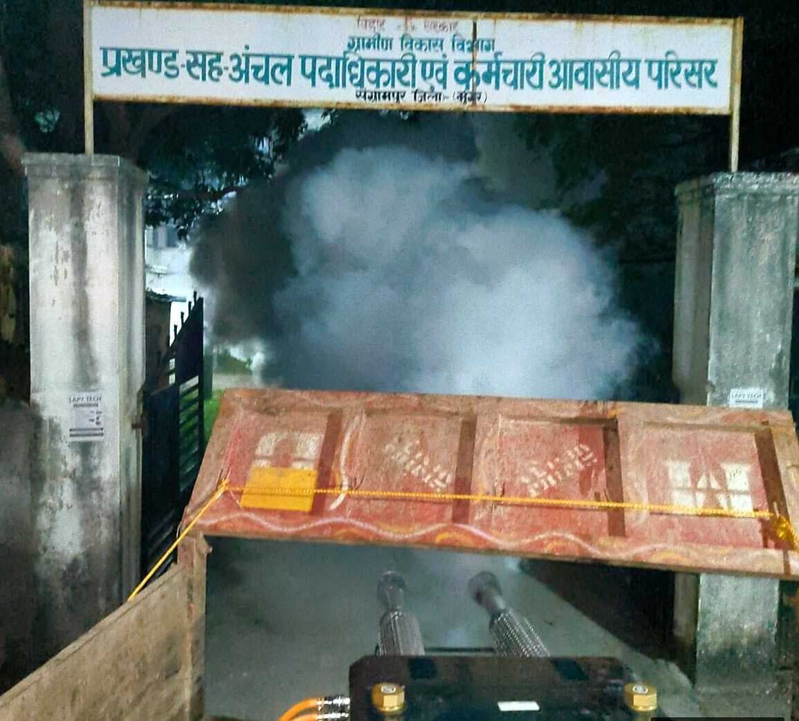संग्रामपुर नगर पंचायत में मच्छर से मुक्ति को लेकर की जा रही फॉगिंग