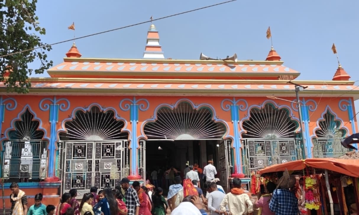 बाबा झुमराज मंदिर के ऊपर 81 फीट ऊंचे गुंबद बनवाने का सुझाव