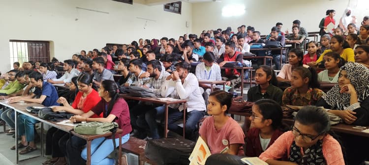 योजना का लाभ उठाकर भविष्य को बनाएं बेहतर