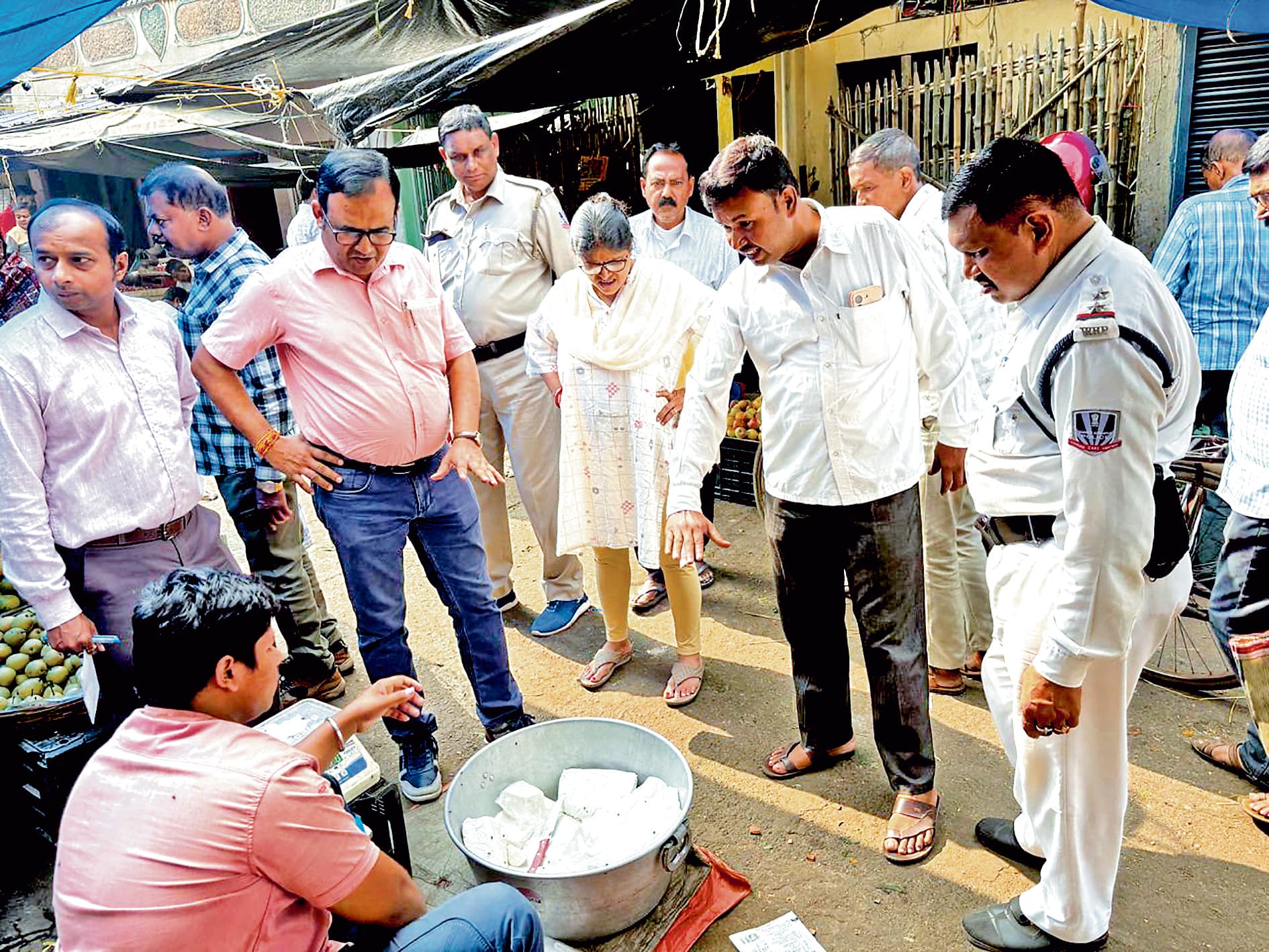 महंगाई के खिलाफ विभिन्न बाजारों में टास्क फोर्स ने चलाया अभियान