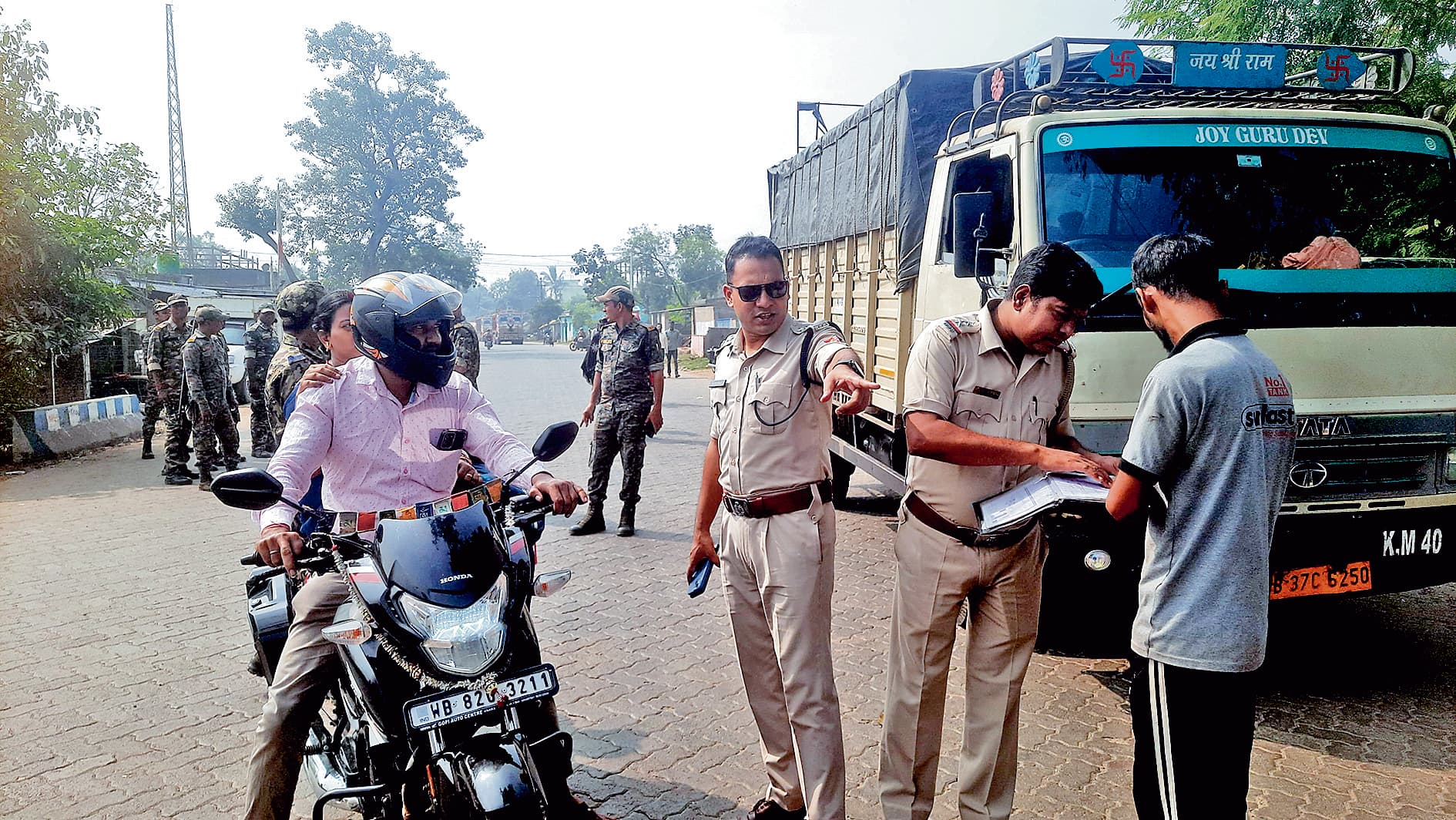 हादसे के बाद पुलिस की नाका चेकिंग, भाजपा ने कहा नाटक