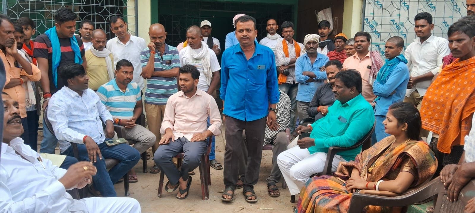 आउटसोर्सिंग से काम कराने का सफाईकर्मियों ने किया विरोध