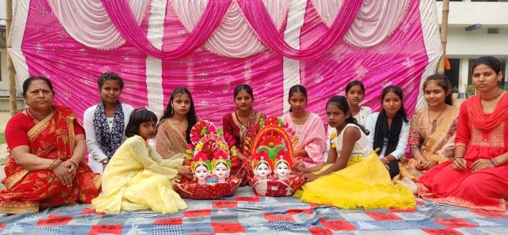 छात्राओं ने मनाया भाई -बहन के अटूट स्नेह का पर्व सामा-चकेवा