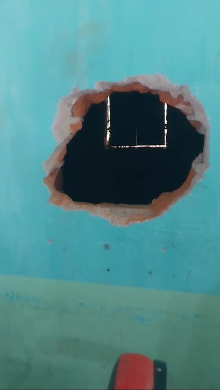 सैलून से दस हजार नकदी सहित अन्य सामान की चोरी