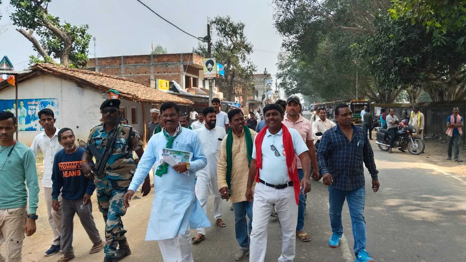 Giridih News: केदार हाजरा ने चलाया जनसंपर्क अभियान