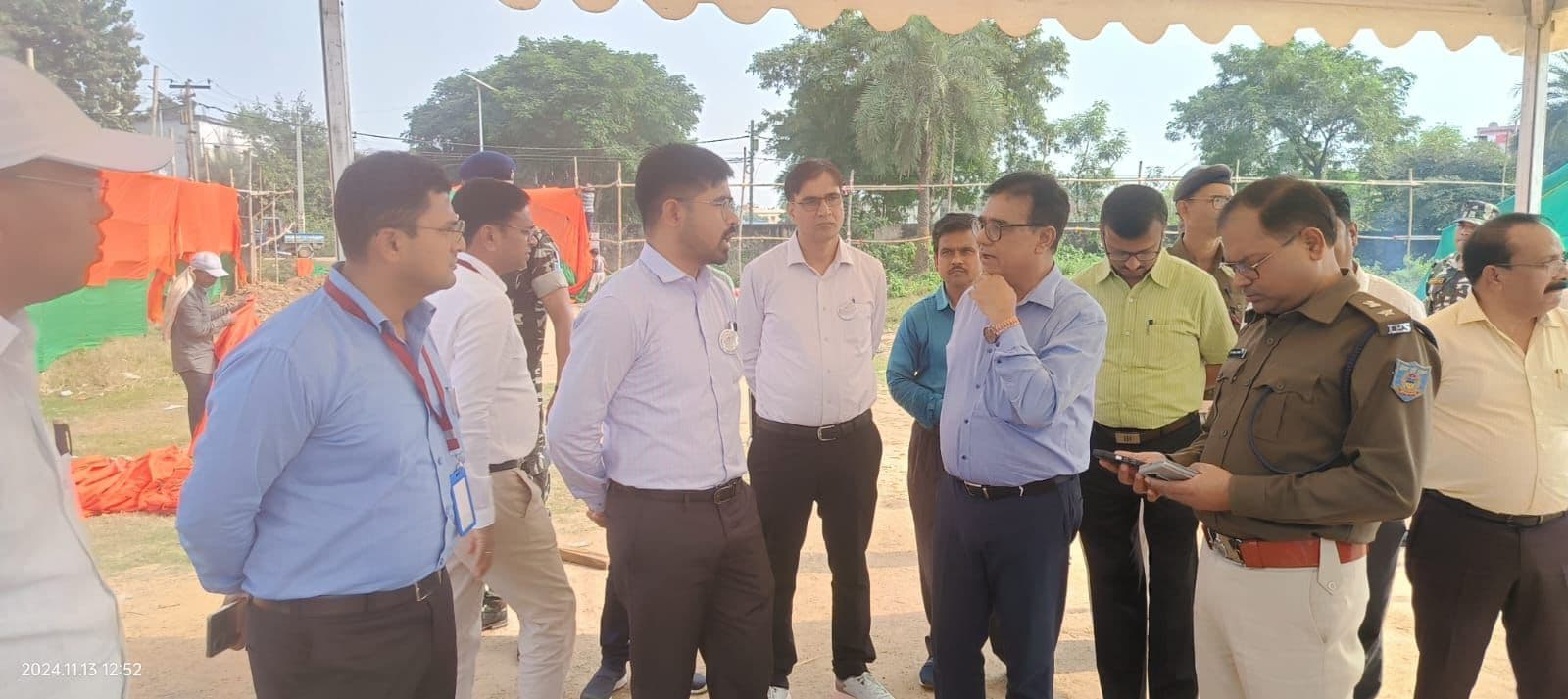 Giridih News: डीसी व एसपी ने लिया गृह मंत्री के कार्यक्रम स्थल का जायजा