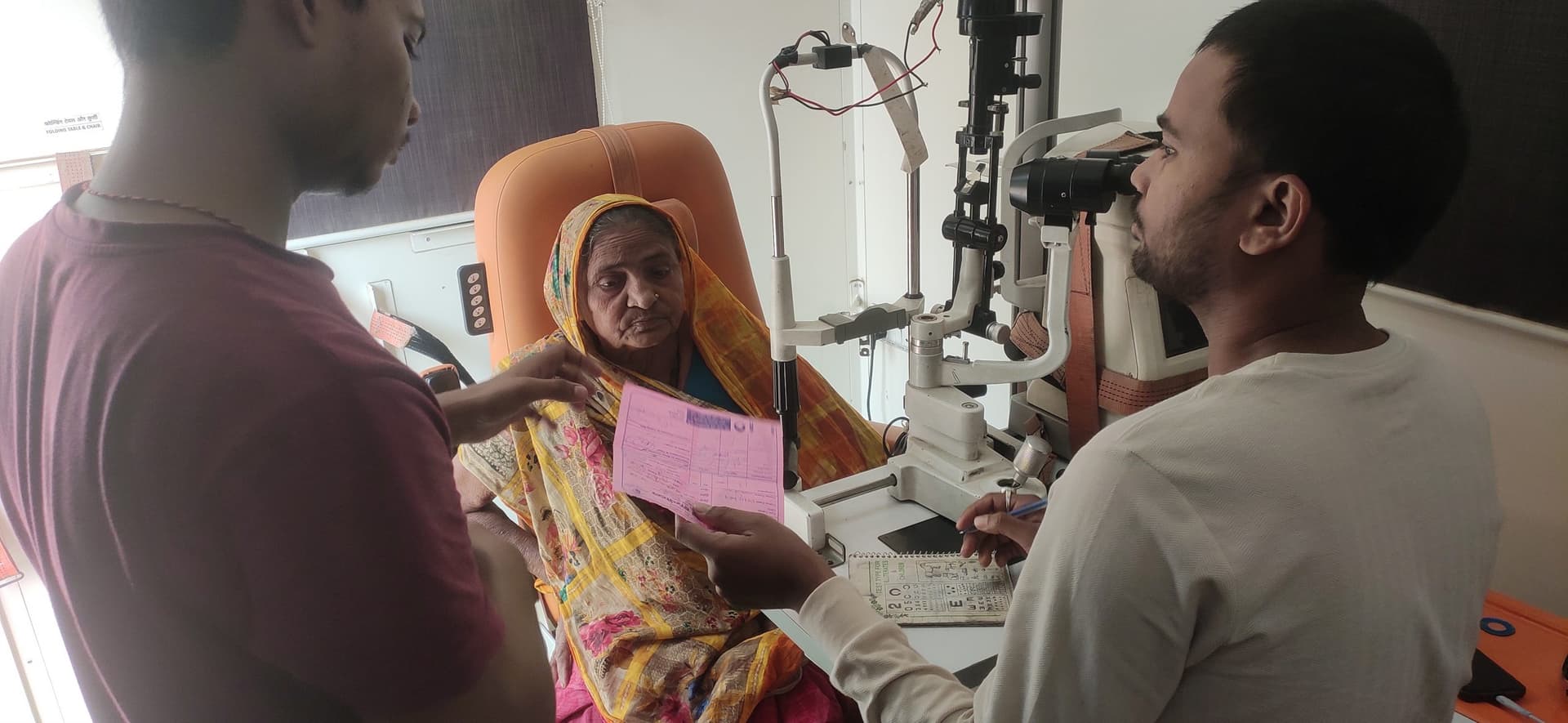 नेत्र जांच शिविर में 80 लोगों ने करायी जांच, 12 का होगा ऑपरेशन