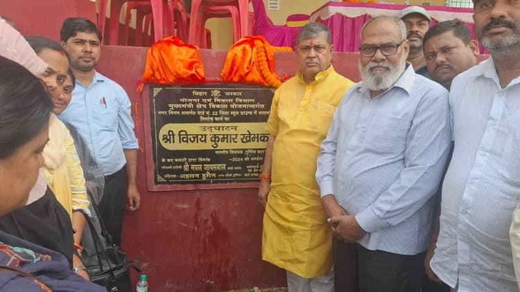 जिला स्कूल परिसर में विधायक ने किया सुधांशु कलामंच का उद्घाटन