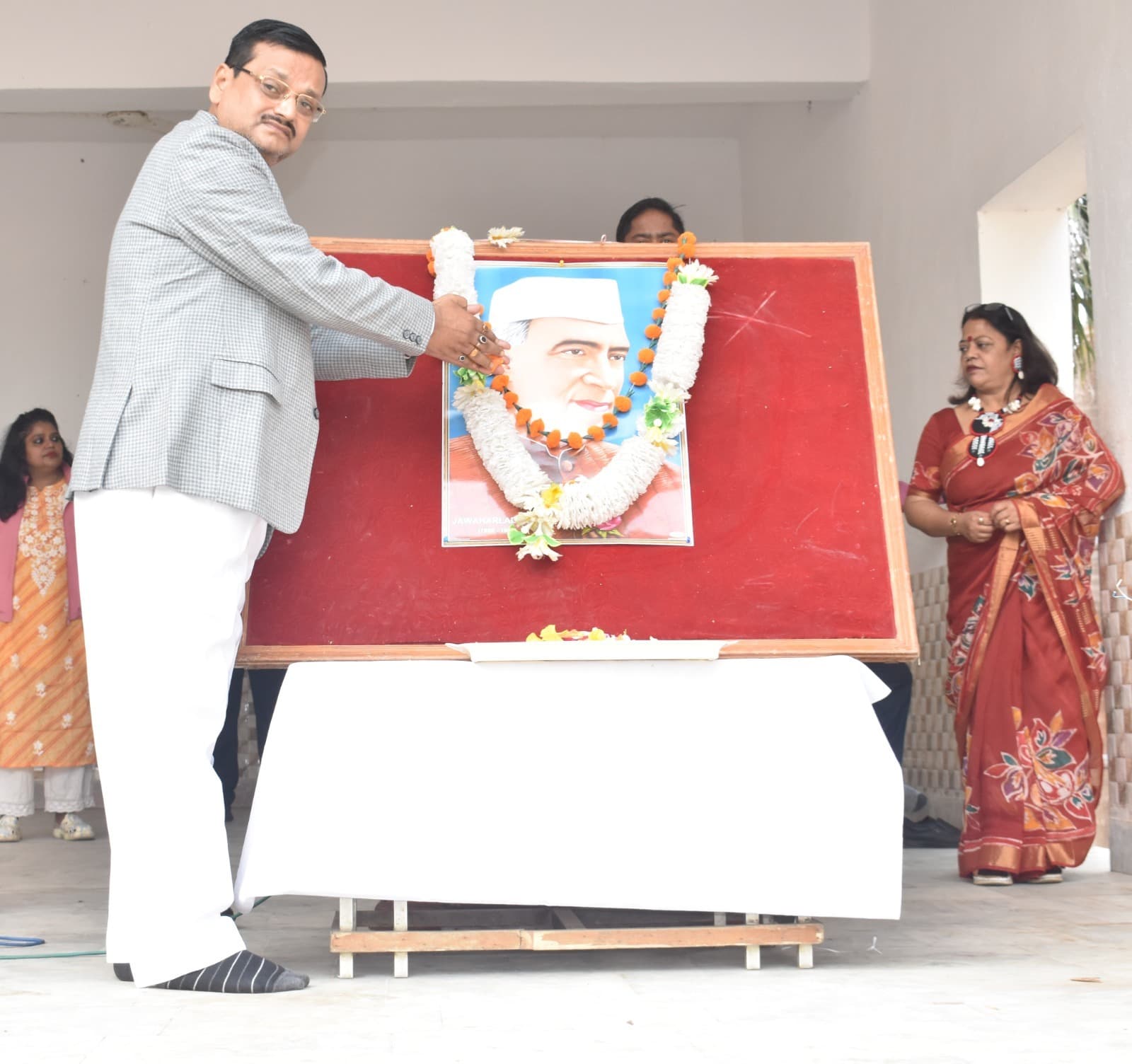 विद्यार्थियों ने बाल दिवस पर चाचा नेहरू को किया याद