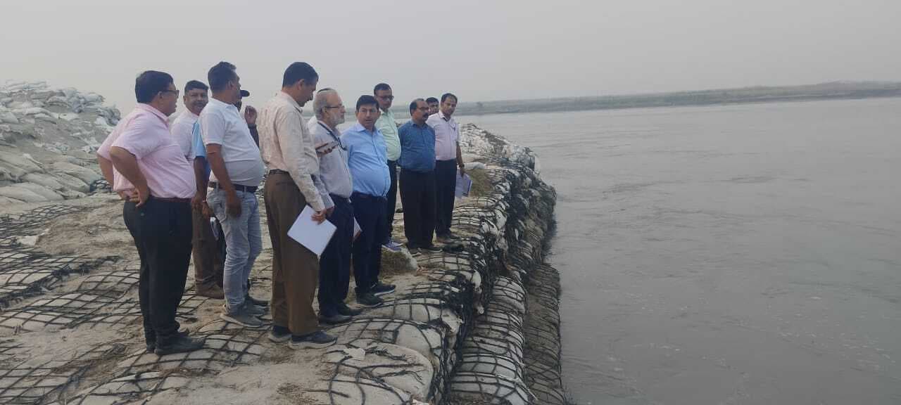 हाई लेवल 10 सदस्यीय कमेटी ने तटबंध का किया निरीक्षण, 2025 के लिए एंटीरोजन कार्य हुए चिह्नित