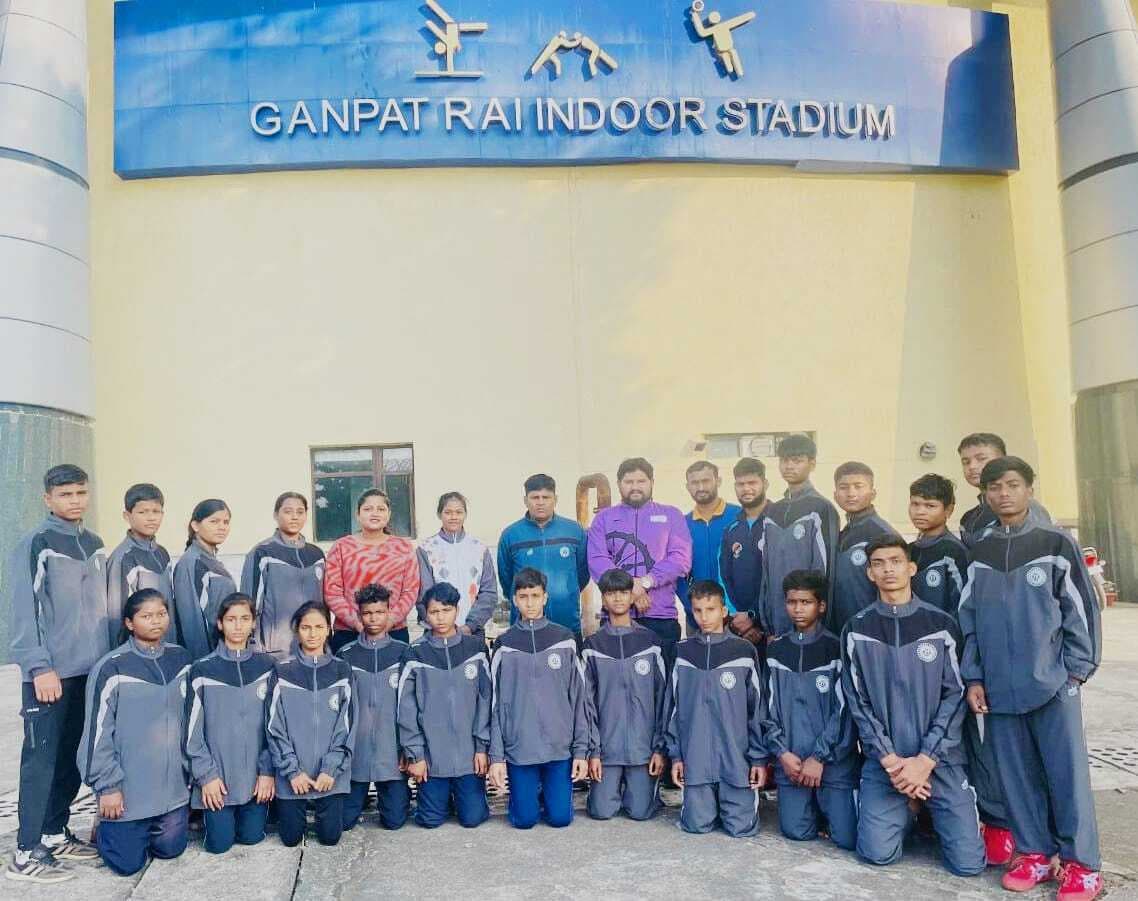 Kusti: एसजीएफआइ राष्ट्रीय कुश्ती के लिए झारखंड कुश्ती टीम गोरखपुर गयी