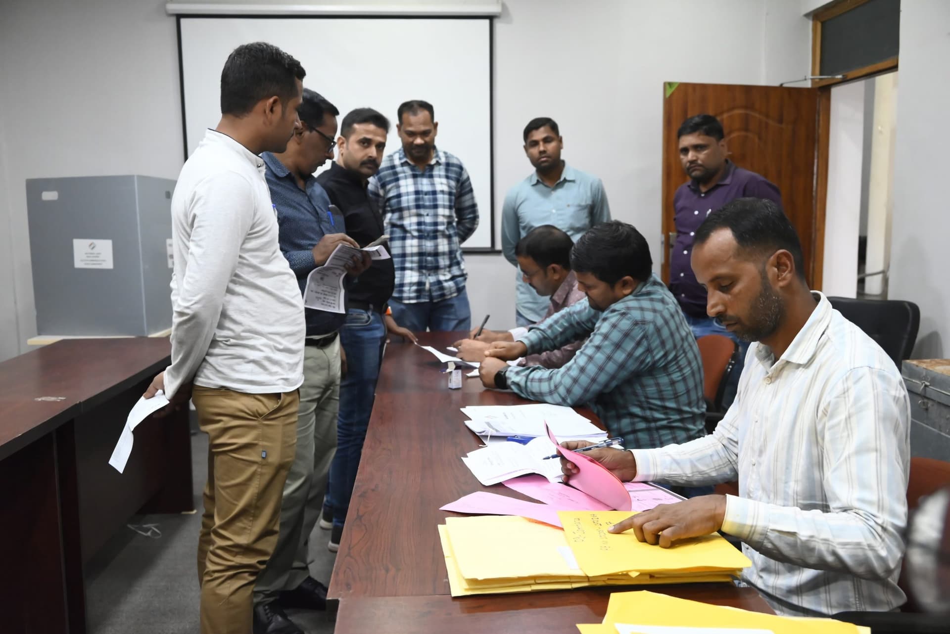 एसेंशियल सर्विस से जुड़े मतदाता तीन दिनों तक करेंगे मतदान