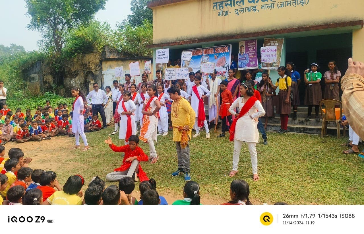 स्कूली बच्चों ने बाल दिवस  पर निकाली  मतदाता जागरुकता रैली