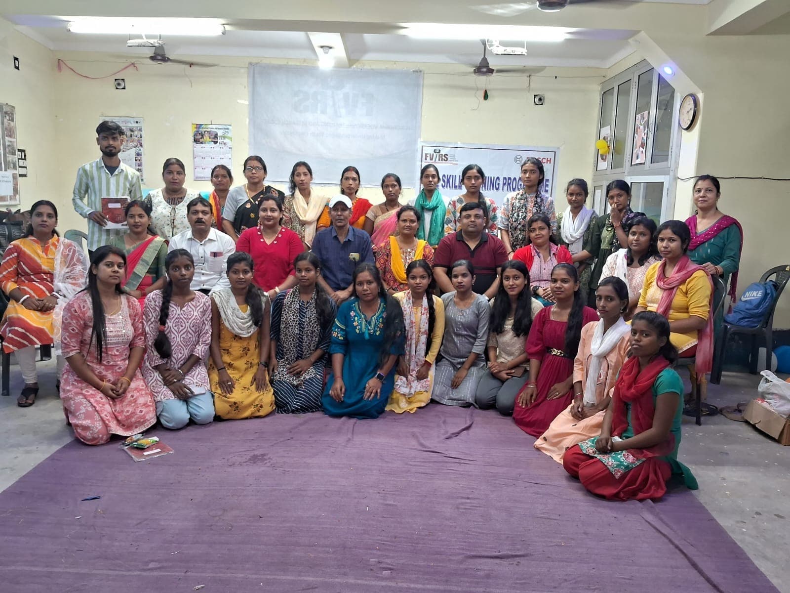 युवक-युवतियों को मिला जीवन कौशल का प्रशिक्षण