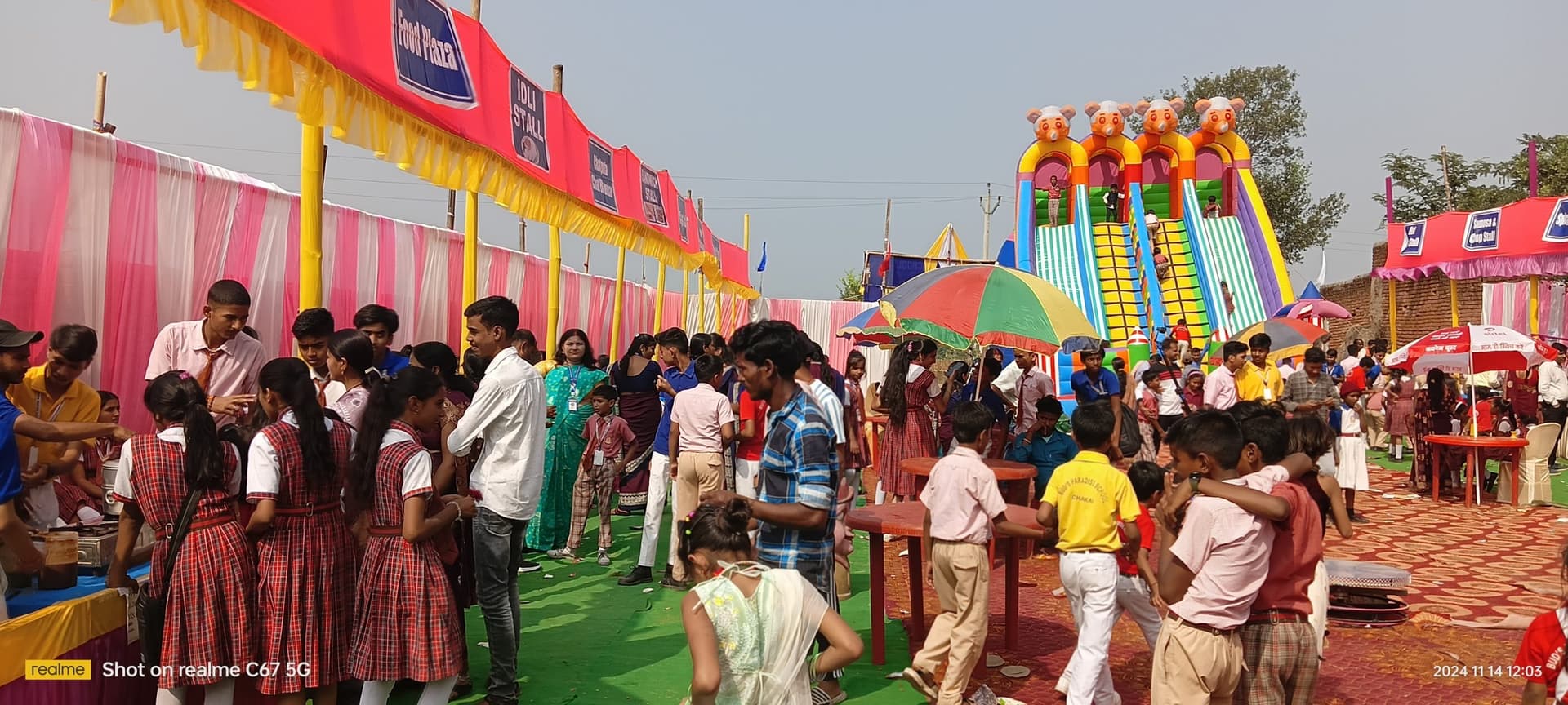 स्कूल में लगाया गया बाल मेला