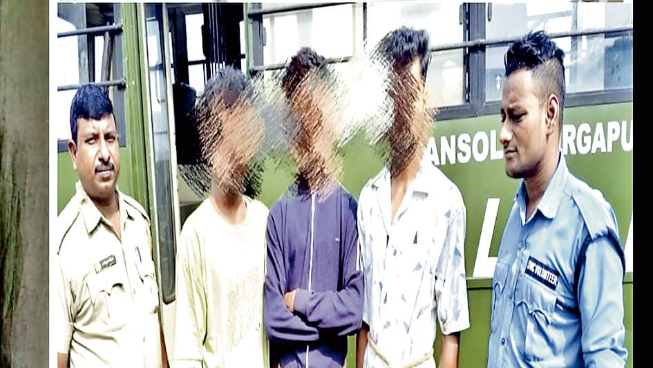 टोटो की बैटरी चुराने के आरोप में तीन लोग गिरफ्तार, बेल पर छूटे