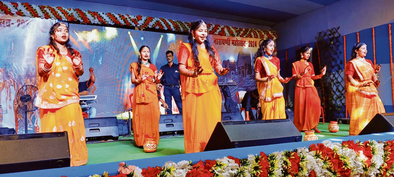 Gopalganj News : नारायणी महोत्सव में चांद की शीतलता के बीच सुर-ताल से झंकृत हुआ नारायणी का तट