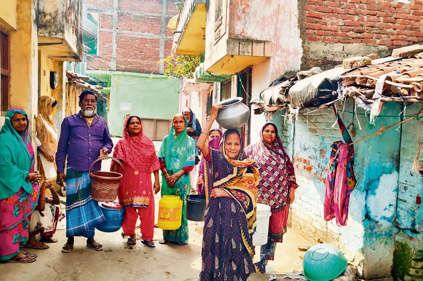 Gaya News : सुबह से ही लोगों को लग जाना पड़ता है पानी के जुगाड़ में