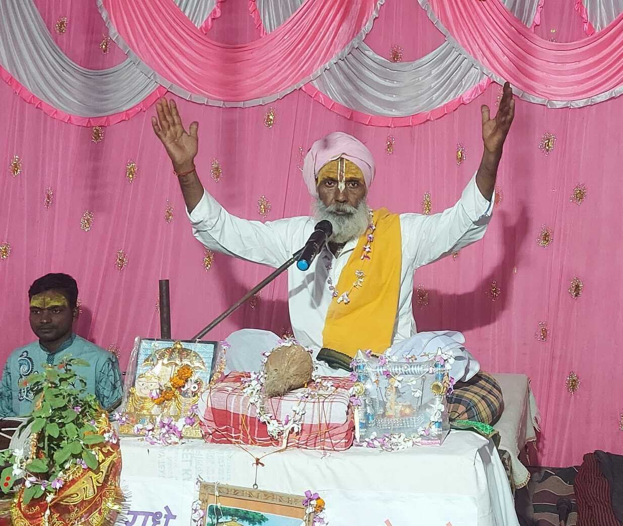 संतानों को बालपन से दें धर्म की शिक्षा: महंत गंगाधर