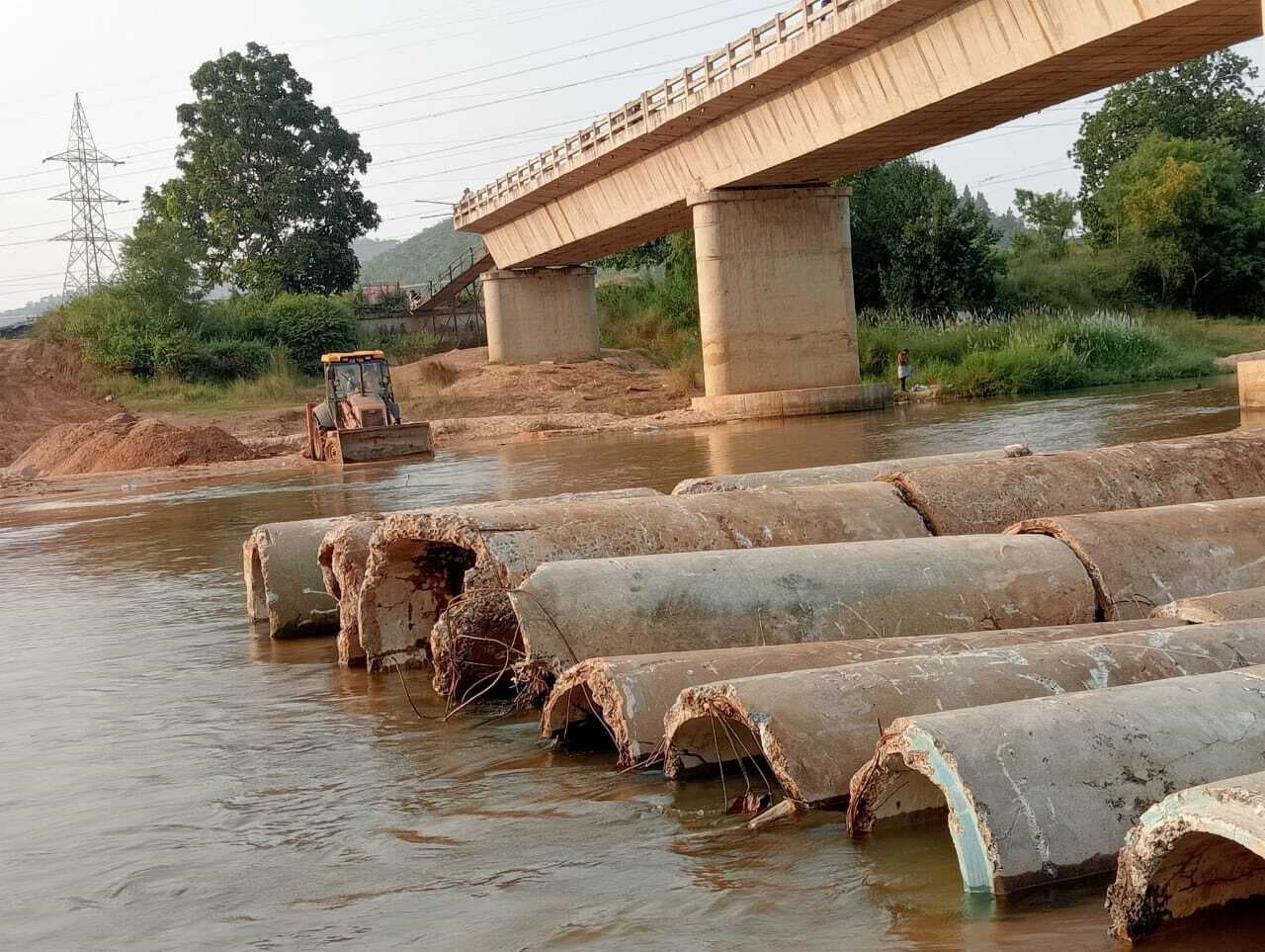 Rourkela News: छह साल लंबा इंतजार हुआ खत्म, देव नदी पर मिटकुंदरी-लहंडा पुल का काम शुरू