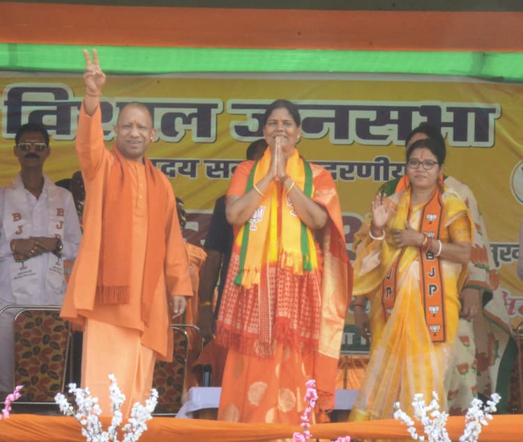 political news : इंडिया गठबंधन झारखंड को नक्सलवाद की ओर ले जा रहा है : योगी आदित्यनाथ