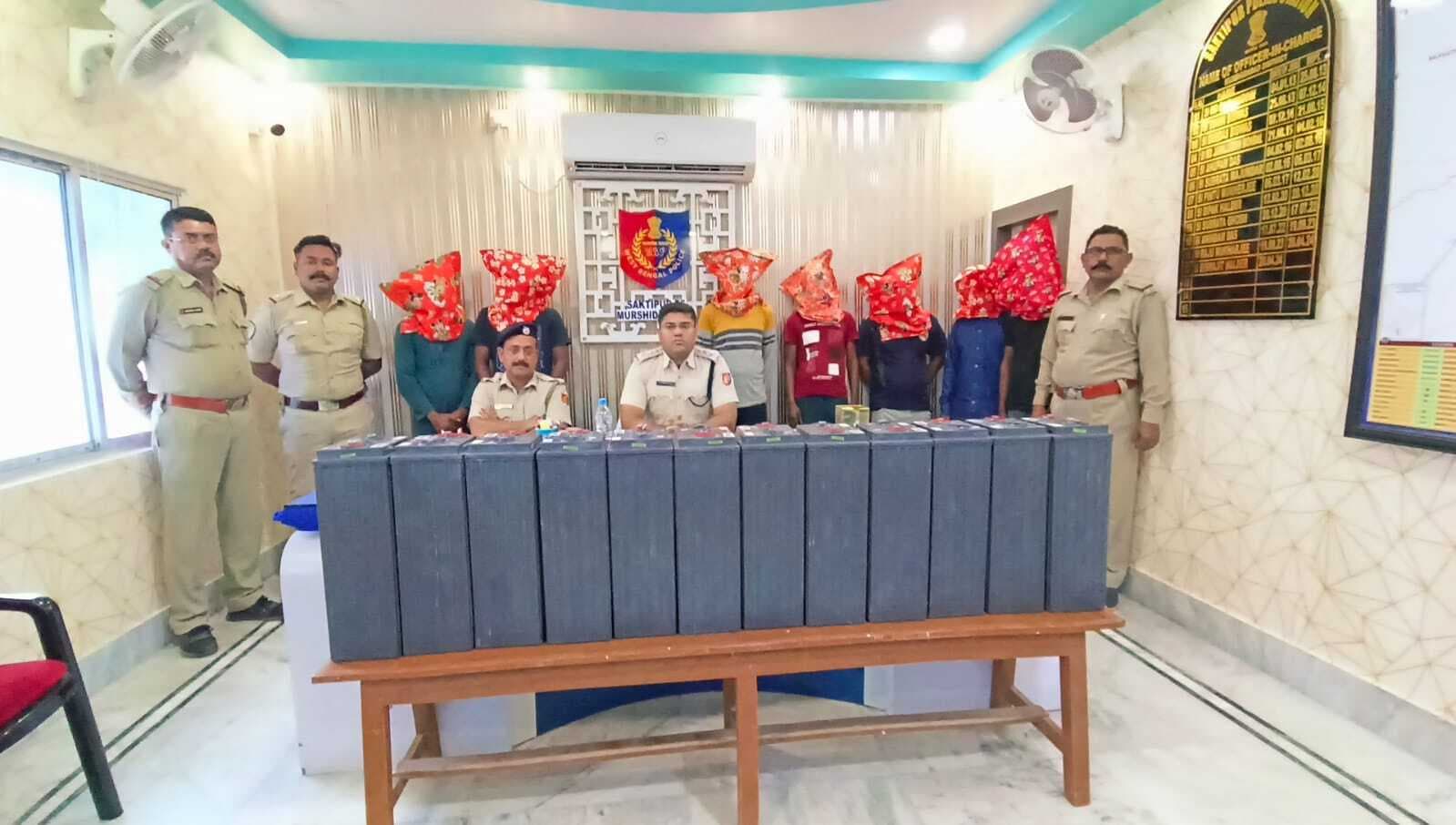 चोरी के 24 बैटरी के साथ सात आरोपित गिरफ्तार