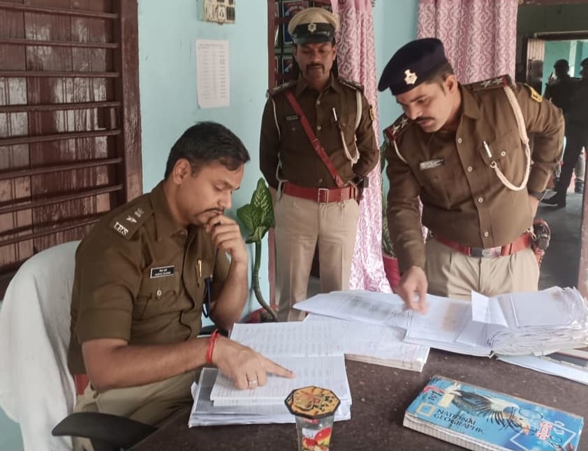 एसपी ने कुरसेला थाना का किया निरीक्षण, दिये निर्देश