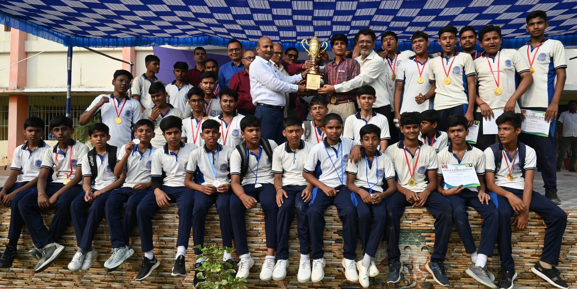 एसआरडीएवी पब्लिक स्कूल में वार्षिक खेलकूद समारोह आयोजित