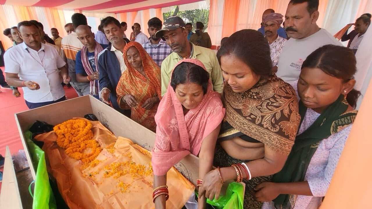 चुनाव ड्यूटी से लौटे हवलदार का निधन, दी गयी अंतिम सलामी