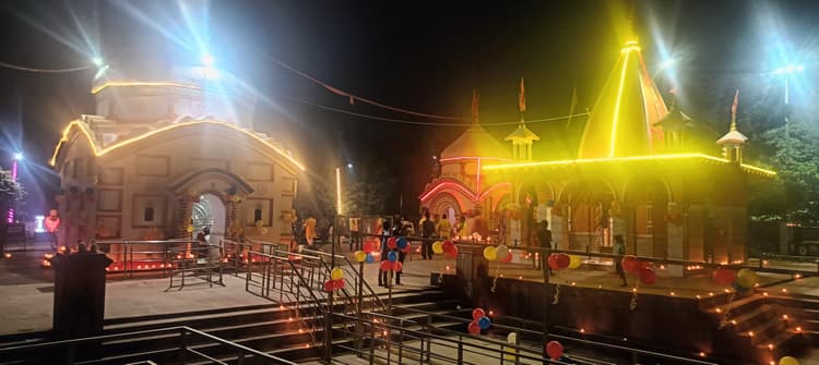 गोरखनाथ धाम मंदिर में मनाया गया देव दीपावली महोत्सव