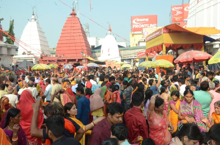 कार्तिक पूर्णिमा : बाबा मंदिर में उमड़े भक्त, सवा लाख भक्तों ने चढ़ाया जल