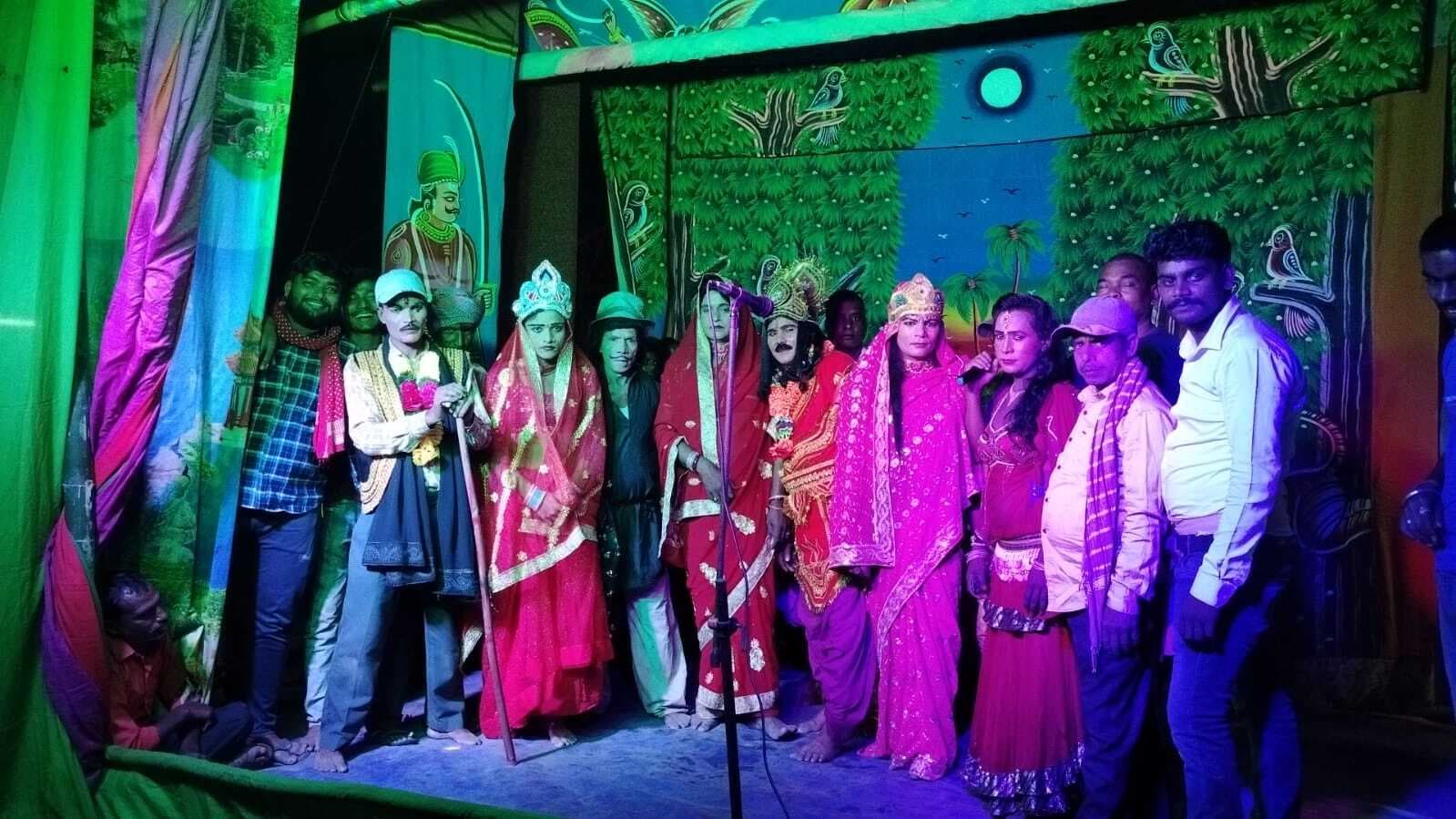 सांस्कृतिक कार्यक्रम में प्रस्तुत गीत पर झूमे दर्शक