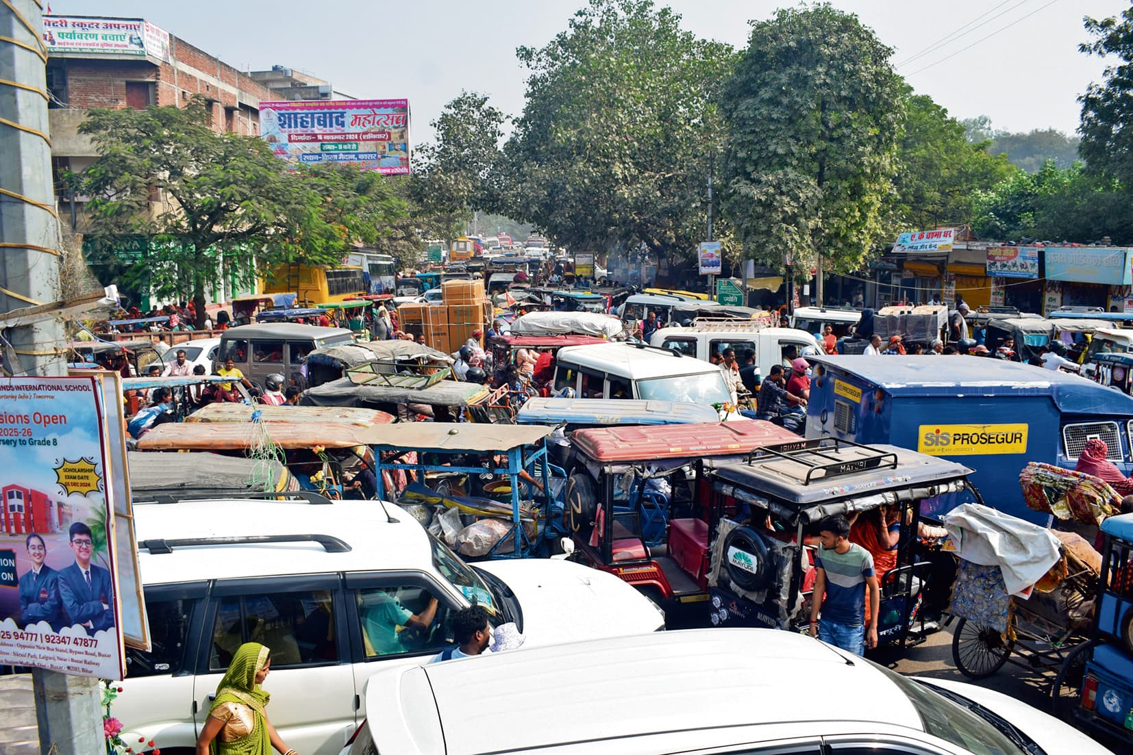 फेल हुई ट्रैफिक व्यवस्था, पूरे दिन जाम से जूझता रहा शहर, डीएम भी फंसे