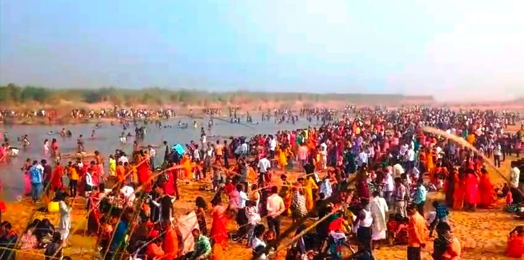 Aurangabad News : भक्तों ने लगायी आस्था की डूबकी