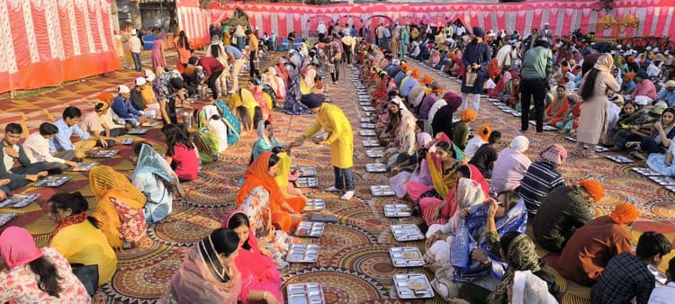 Giridih News :सतगुरु नानक प्रगटिया, मिटी धुंध जग चानन होया...