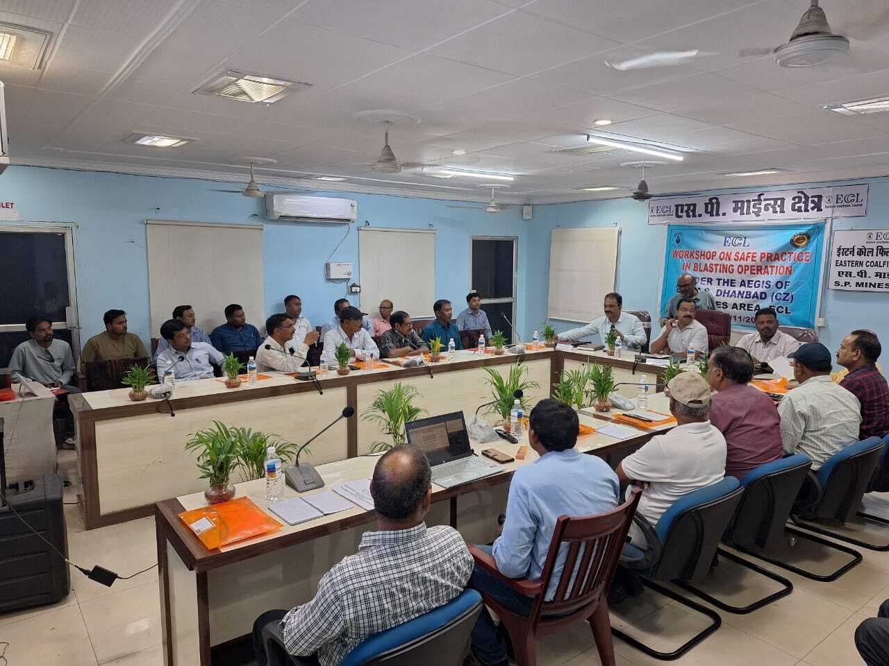 खदान ब्लास्टिंग में सुरक्षा मानक की नहीं करें अनदेखी : डॉ सुगेश