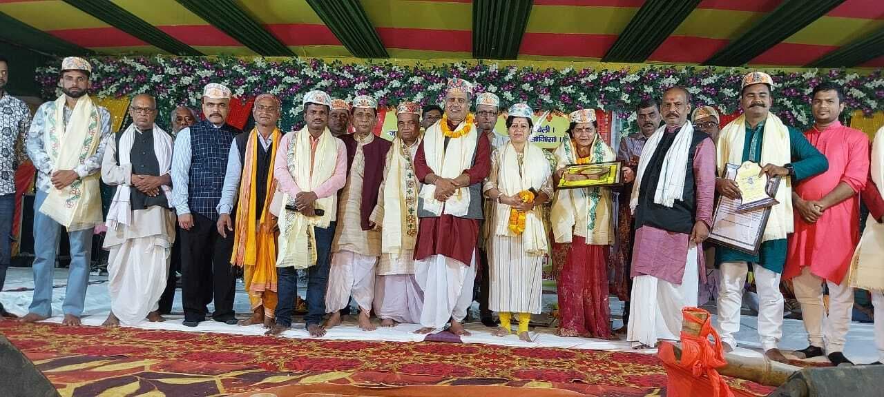 Madhubani News. मिथिला विभूति स्मृति पर्व के दूसरे दिन 13 लोग सम्मानित