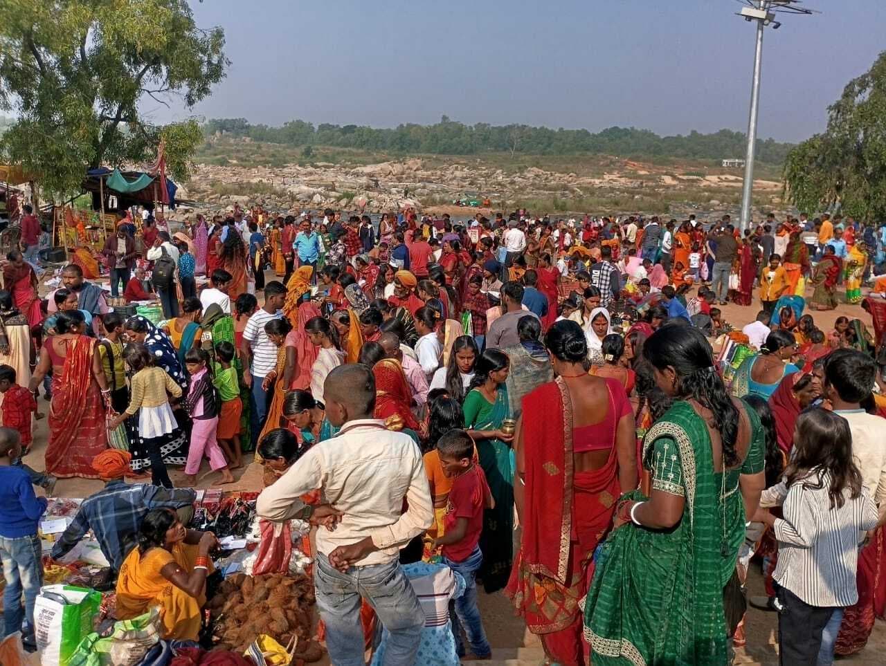 Giridih News :कार्तिक पूर्णिमा पर राजदहधाम में उमड़ा आस्था का सैलाब