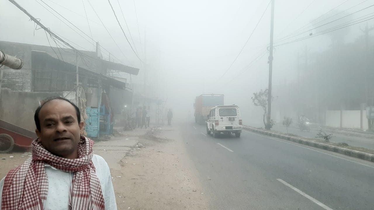 ठंड की दस्तक, आसमान में छायी रही कोहरे की चादर