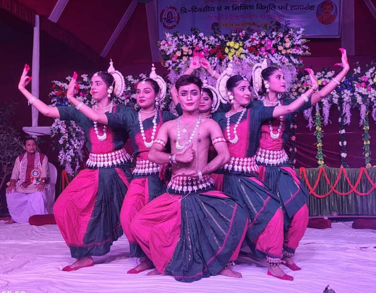 मिथिला विभूति पर्व समारोह में विविध भाव भूमि के गीतों से गायकों ने मोहा मन