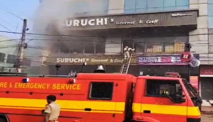 Rourkela News: सुरुचि बाजार में लगी भीषण आग, लाखों का सामान जलकर खाक
